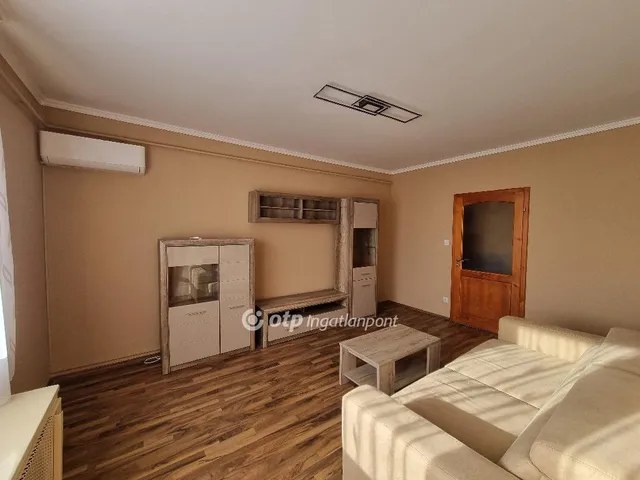 Eladó lakás Pápa, Vajda Péter-lakótelep 54 nm