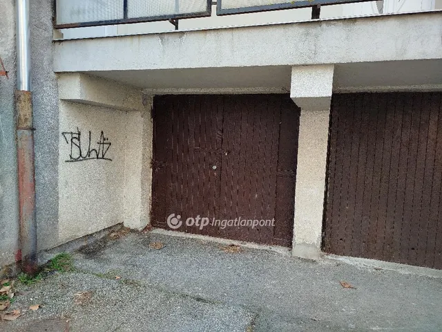 Eladó garázs Pápa 12 nm