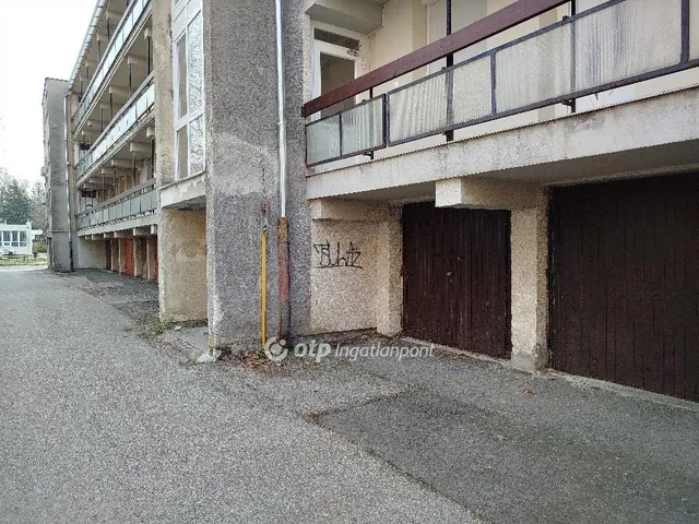 Eladó garázs Pápa 12 nm