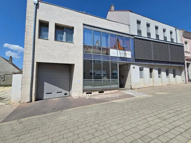 Eladó garázs Pápa, Belváros 10 nm