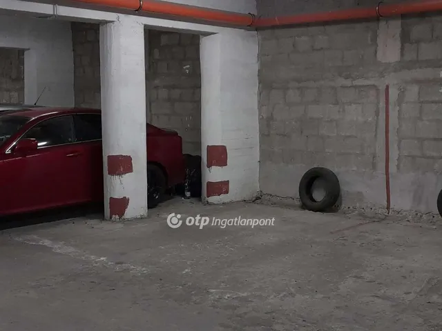 Eladó garázs Pápa, Belváros 10 nm