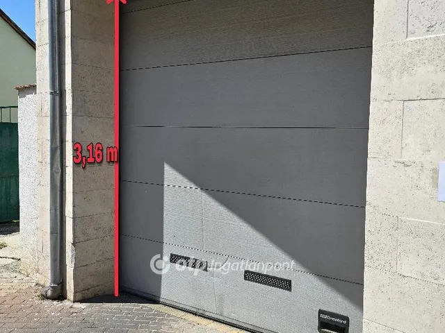 Eladó garázs Pápa, Belváros 10 nm