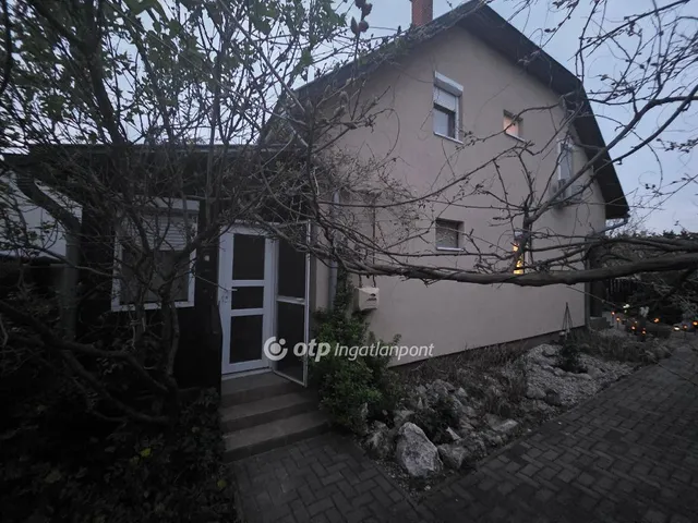 Eladó lakás Pápa, Alsóváros 83 nm