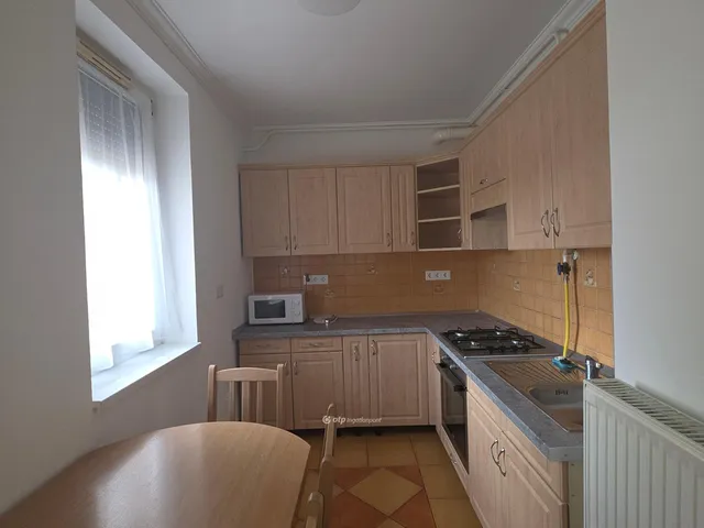 Kiadó lakás Pápa, Belváros 55 nm