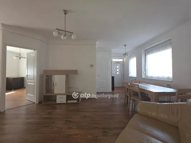 Kiadó lakás Pápa, Belváros 59 nm