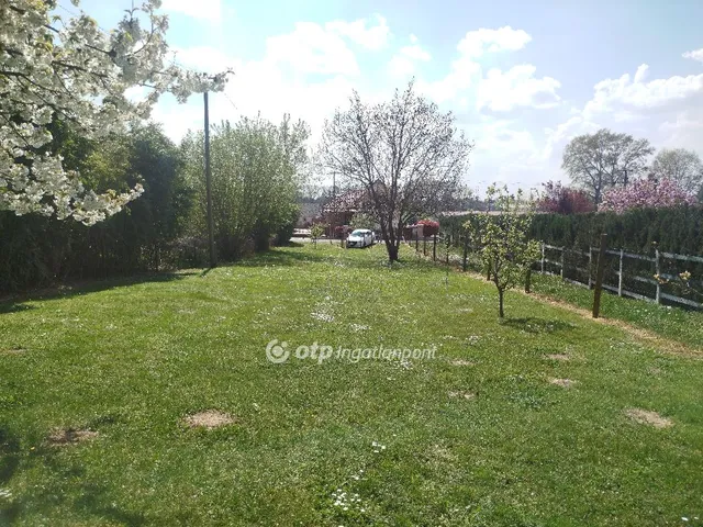 Eladó telek Pápa 866 nm