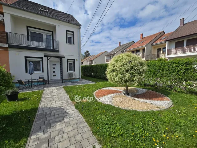 Eladó lakás Pápa 83 nm