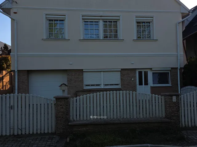 Eladó ház Pápa 290 nm