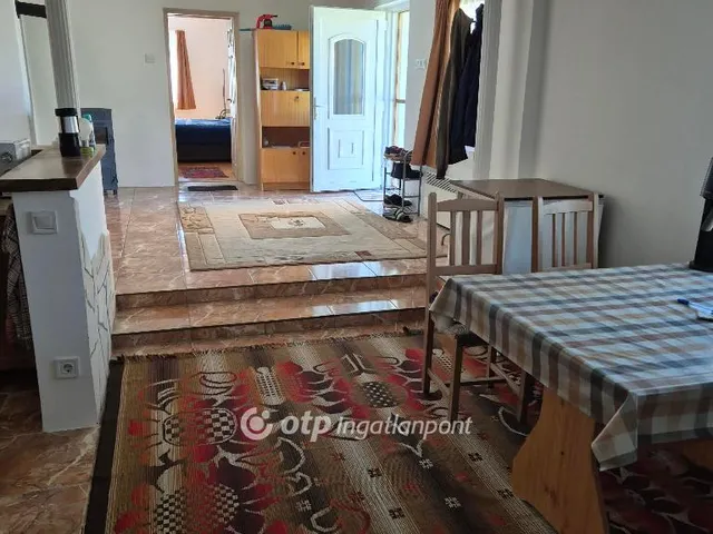 Eladó ház Pápateszér 76 nm
