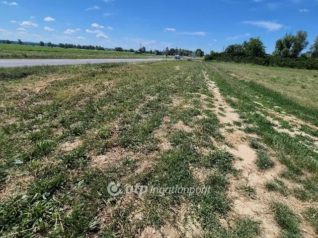Eladó telek Pápa, Alsóváros 882 nm
