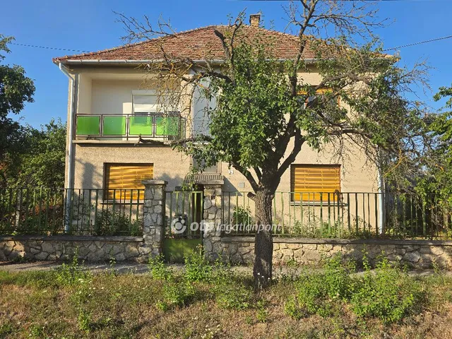 Eladó ház Pápa 198 nm