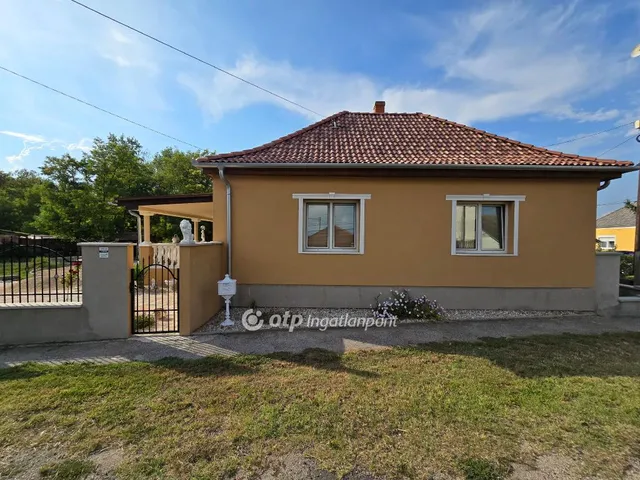 Eladó ház Nyárád 115 nm
