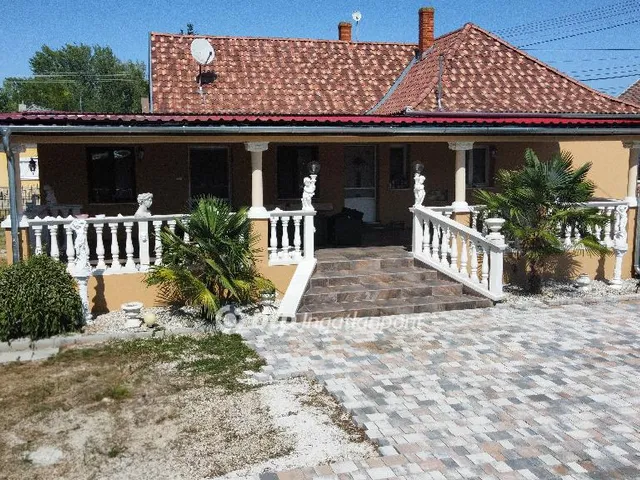 Eladó ház Nyárád 115 nm