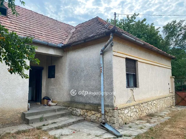 Eladó ház Nyárád 136 nm