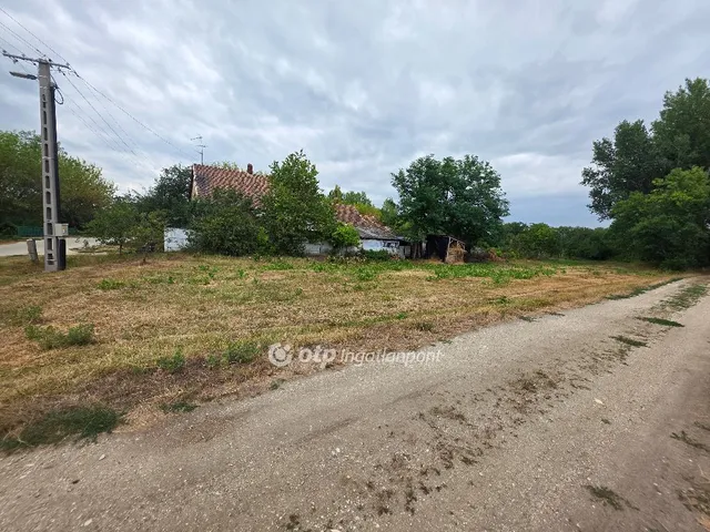Eladó telek Nagygyimót