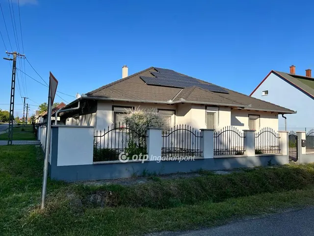 Eladó ház Nagyvenyim 164 nm