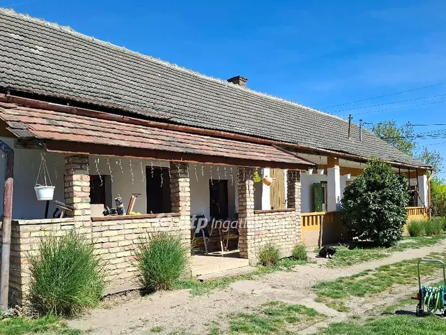 Eladó ház Baracs 90 nm