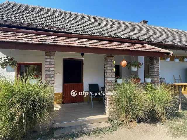 Eladó ház Baracs 90 nm