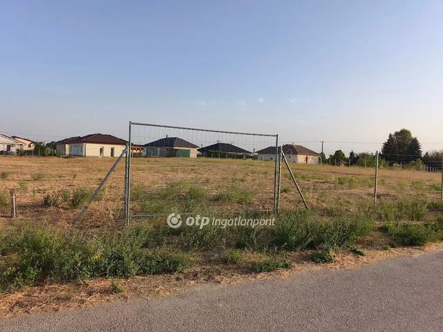 Eladó telek Kulcs 985 nm