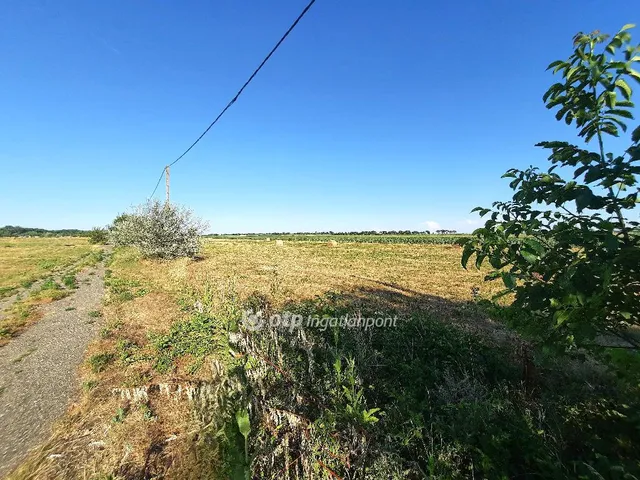 Eladó telek Szolnok, Tenyősziget 737 nm
