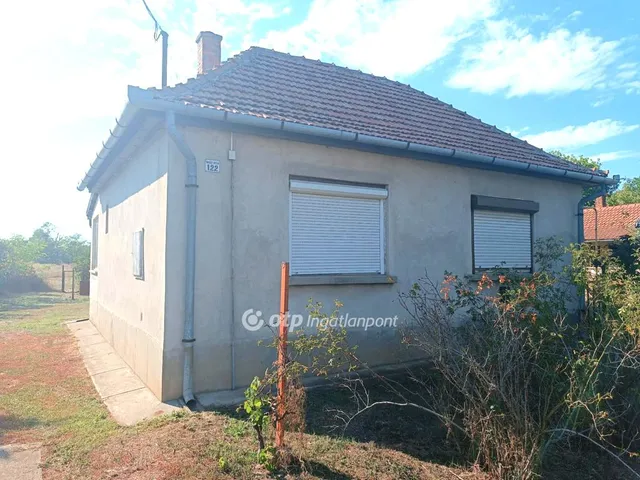 Eladó ház Tiszajenő 65 nm