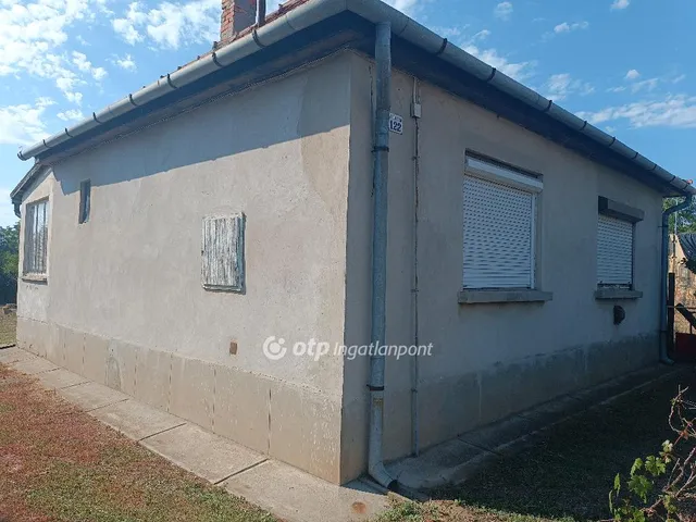 Eladó ház Tiszajenő, Vasút 65 nm