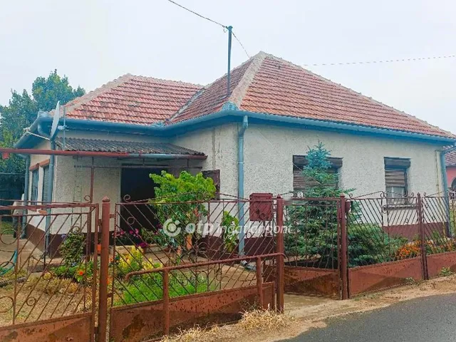 Eladó ház Tiszajenő 60 nm