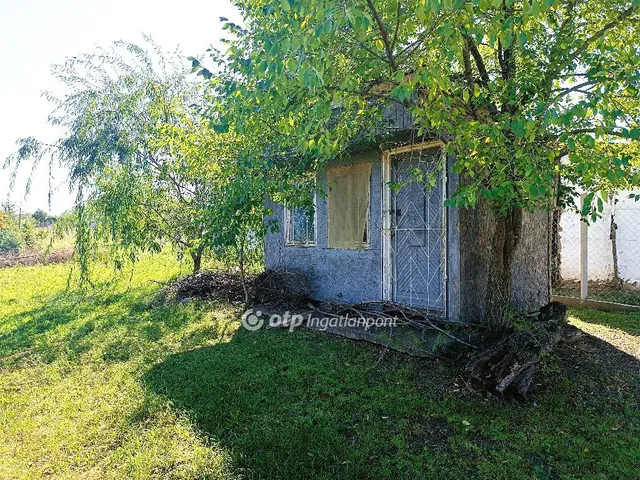 Eladó telek Tiszajenő 2033 nm