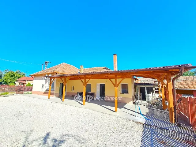 Eladó ház Tiszakécske, Tiszabög 121 nm