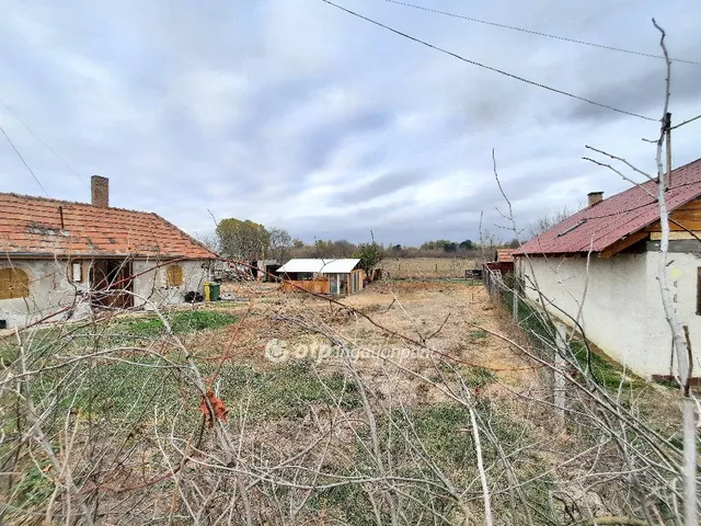 Eladó telek Pilis 1618 nm