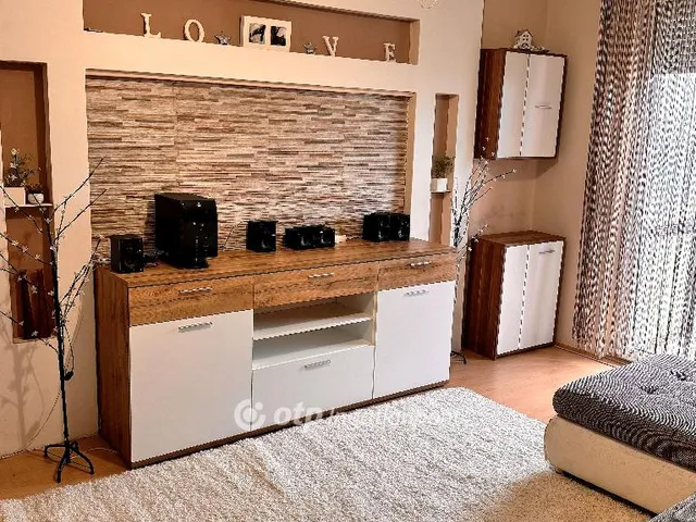 Eladó lakás Szolnok, Széchenyi-lakótelep 54 nm