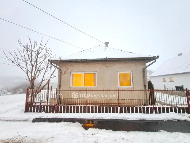Eladó ház Törtel 68 nm