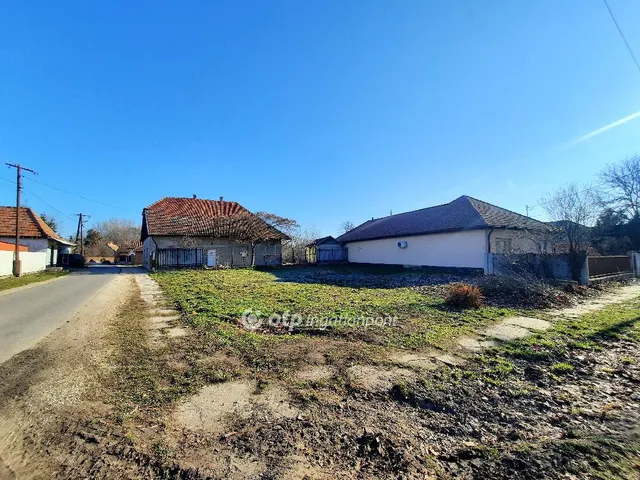 Eladó telek Pilis 422 nm