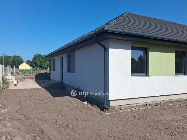 Eladó lakás Kocsér 77 nm