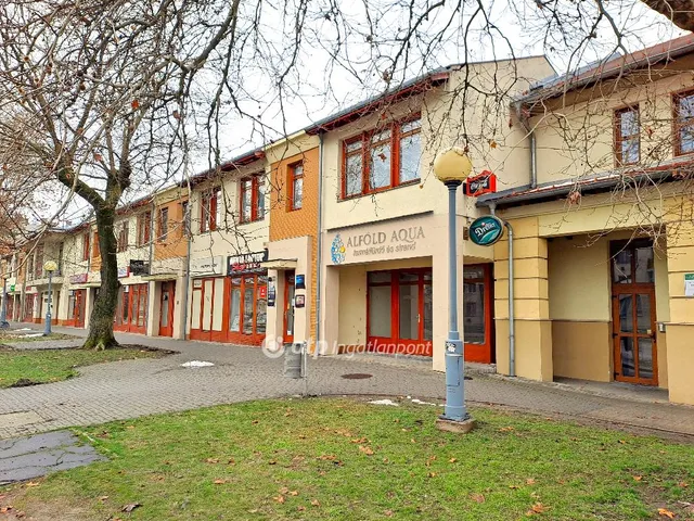 Eladó kereskedelmi és ipari ingatlan Nagykőrös 37 nm