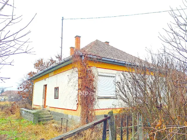 Eladó ház Tiszasüly 84 nm