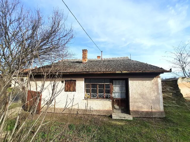Eladó ház Törtel 45 nm
