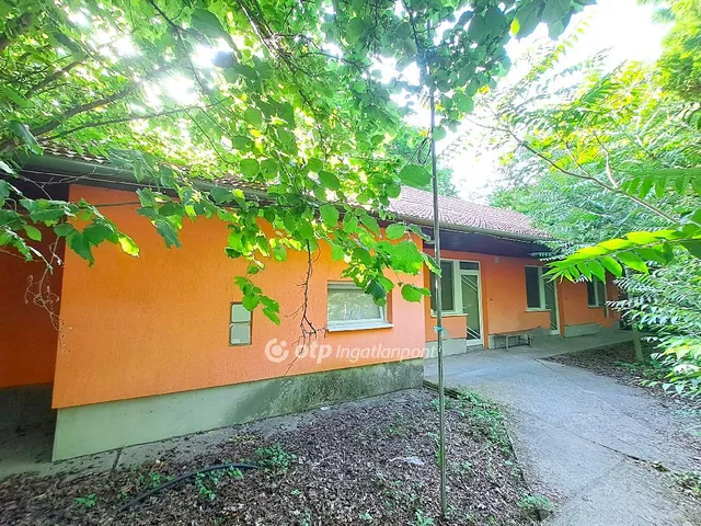 Eladó kereskedelmi és ipari ingatlan Solt 200 nm