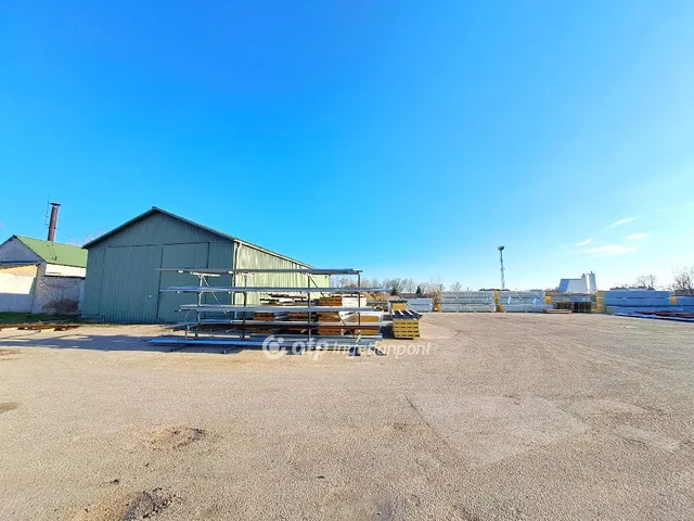 Eladó kereskedelmi és ipari ingatlan Kecskemét, Műkertváros 170 nm