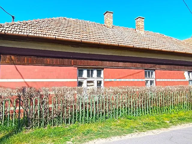 Eladó ház Tiszajenő 96 nm