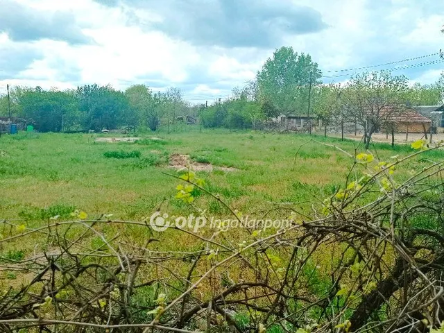 Eladó telek Nagykőrös 780 nm