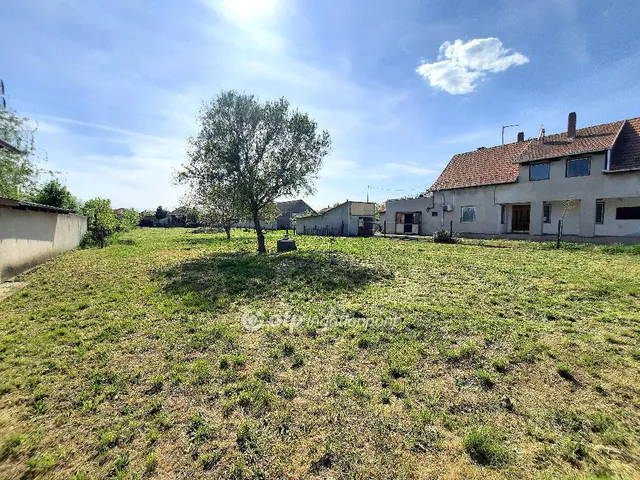 Eladó telek Törtel 1457 nm