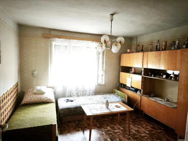 Eladó ház Tiszajenő 67 nm