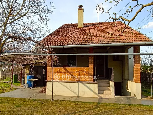 Eladó nyaraló Tiszajenő 40 nm