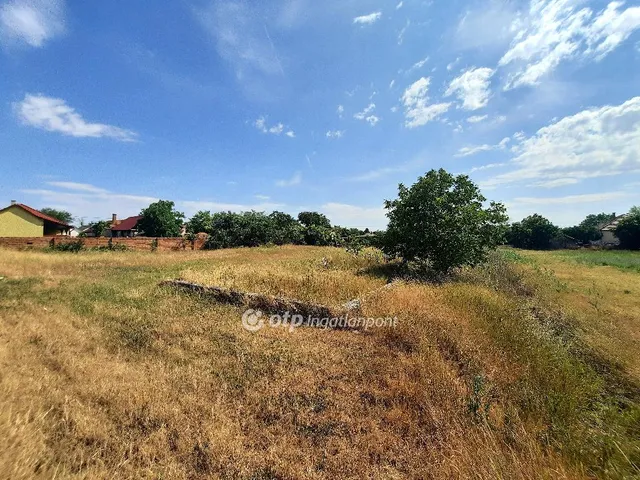 Eladó telek Törtel 1391 nm