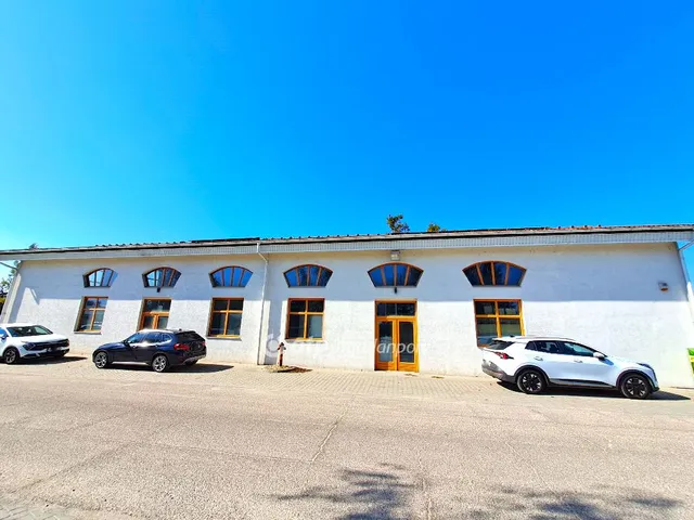 Eladó kereskedelmi és ipari ingatlan Kecskemét 4000 nm