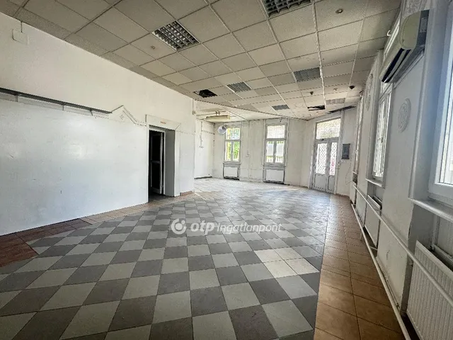 Eladó kereskedelmi és ipari ingatlan Budapest XV. kerület 248 nm