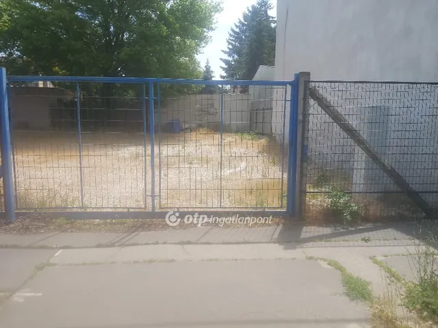 Eladó telek Budapest XV. kerület 348 nm