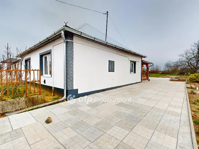 Eladó ház Komoró 70 nm