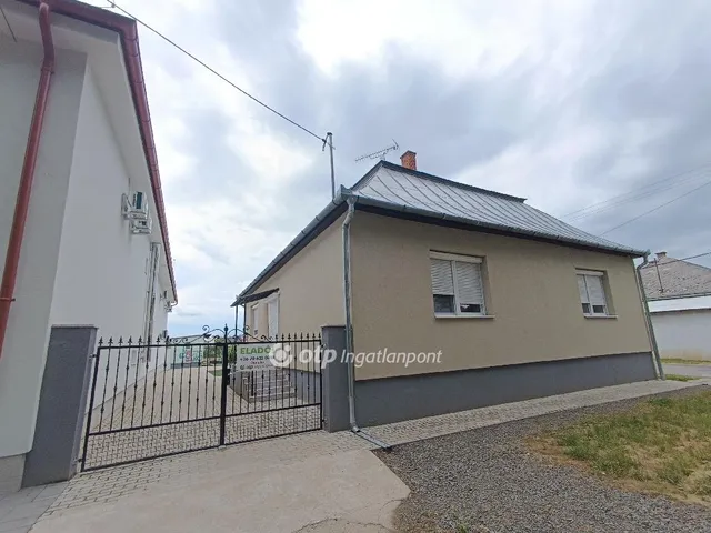 Eladó ház Mándok, Központ 100 nm